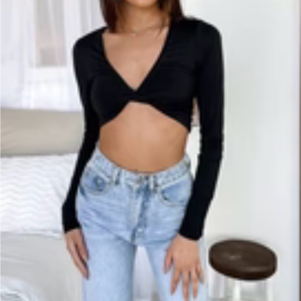 Black Long Sleeve Twist Front Crop Top
